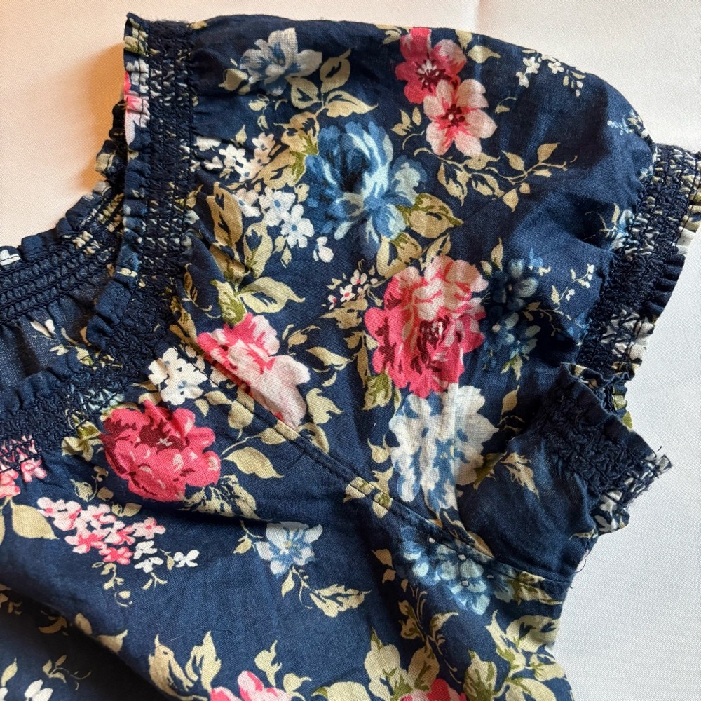 Abercrombie & Fitch Floral Smocked Blouse — Size M - Picture 5 of 8